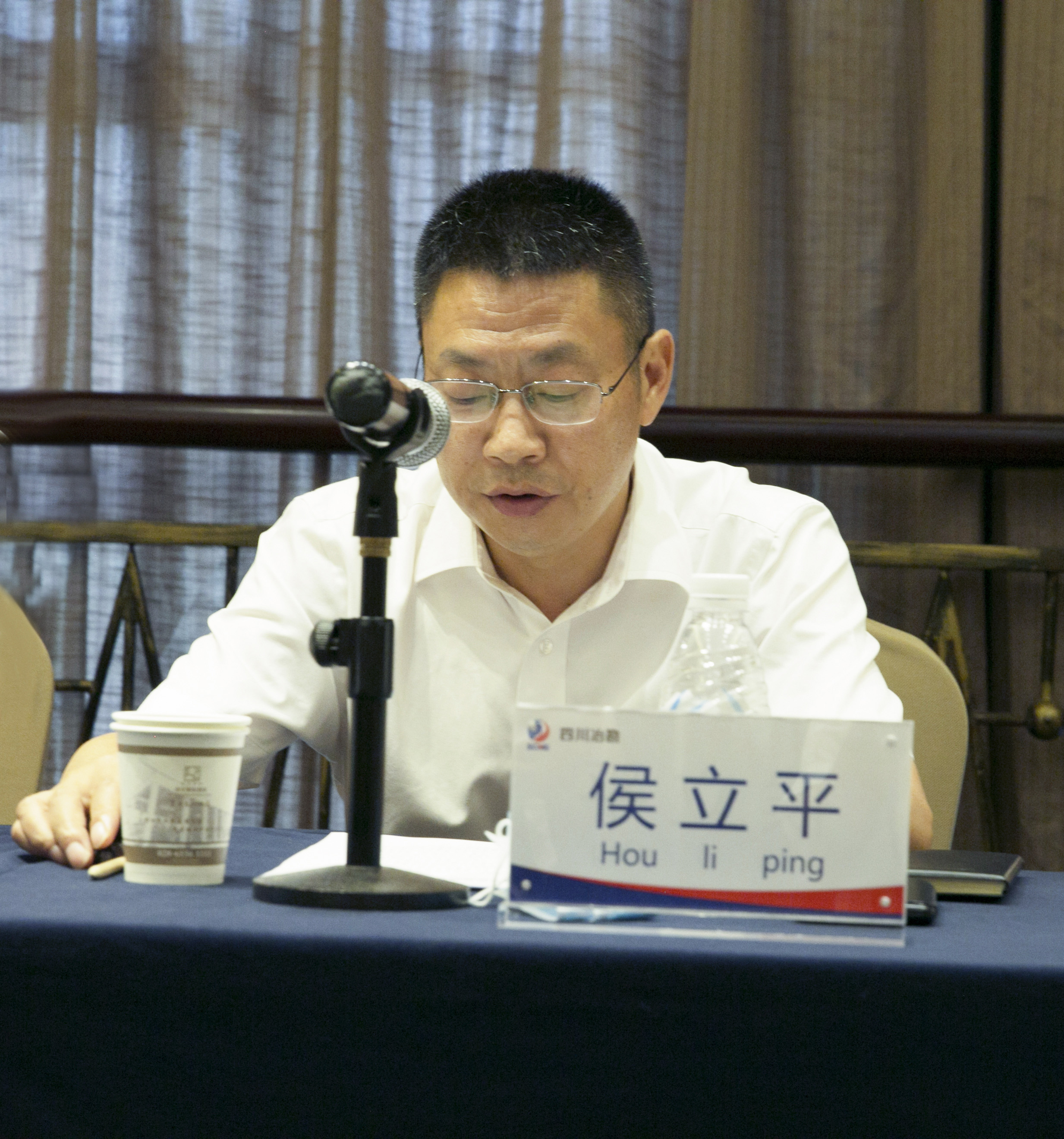 1.侯院讲话